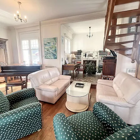 Maison Mitoyenne En Front De Avec Jardin, Centre De Jullouville, Acces Direct - Fr-1-361-472 * Жуллувиль-ле-Пен