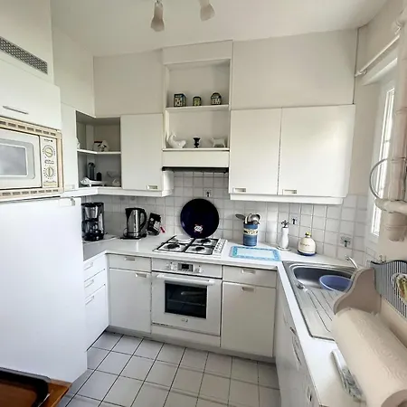 Apartment Maison Mitoyenne En Front De Avec Jardin, Centre De Jullouville, Acces Direct - Fr-1-361-472 *