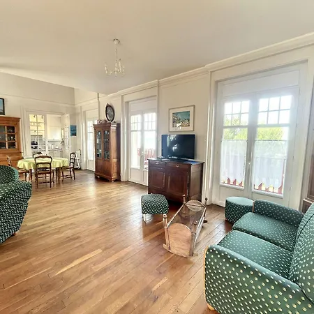 Maison Mitoyenne En Front De Avec Jardin, Centre De Jullouville, Acces Direct - Fr-1-361-472 Lejlighed