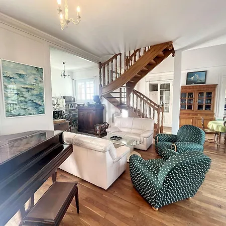 Апартаменты Maison Mitoyenne En Front De Avec Jardin, Centre De Jullouville, Acces Direct - Fr-1-361-472 *