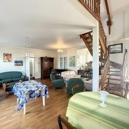 Maison Mitoyenne En Front De Avec Jardin, Centre De Jullouville, Acces Direct - Fr-1-361-472 Lejlighed *