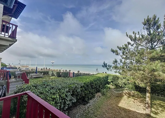 Maison Mitoyenne En Front De Avec Jardin, Centre De Jullouville, Acces Direct - Fr-1-361-472 Jullouville-les-Pins