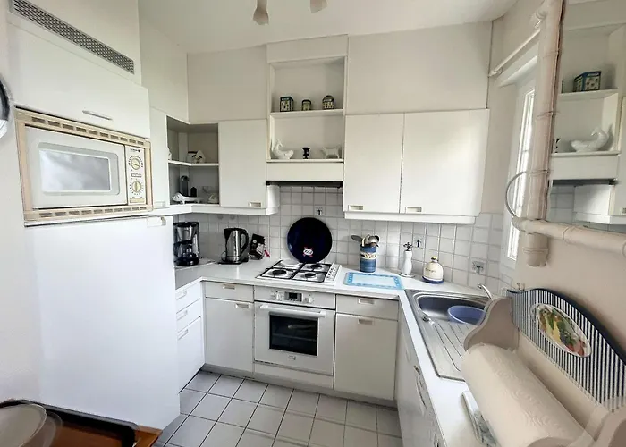 Apartment Maison Mitoyenne En Front De Avec Jardin, Centre De Jullouville, Acces Direct - Fr-1-361-472 *