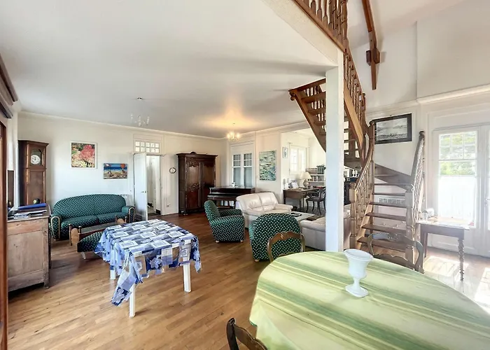 Maison Mitoyenne En Front De Avec Jardin, Centre De Jullouville, Acces Direct - Fr-1-361-472 Apartment *