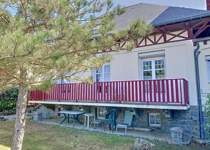 Apartment Maison Mitoyenne En Front De Avec Jardin, Centre De Jullouville, Acces Direct - Fr-1-361-472 *